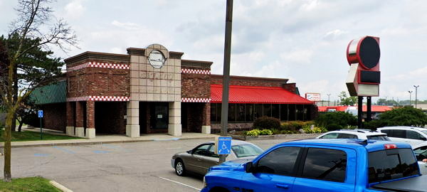 Big Boy Restaurants (Elias Brothers, Elias Bros) - Mt Clemens - 99 N Groesbeck Hwy (newer photo)